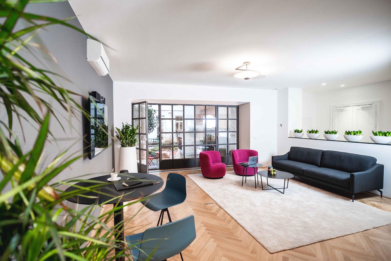 LOFT1080 Logo auf Milchglas